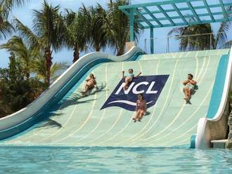 NCL GSC Great Tides Waterpark ©Norwegian Cruise Line Ltd.5.jpg